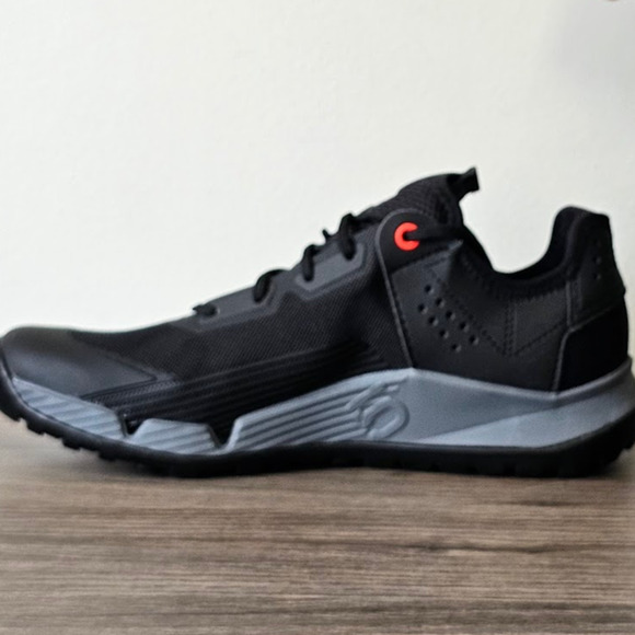 Adidas Women's 5.10 Trailcross LT Cycle Shoes Size 7 Black/ Grey  NWT - Picture 3 of 6